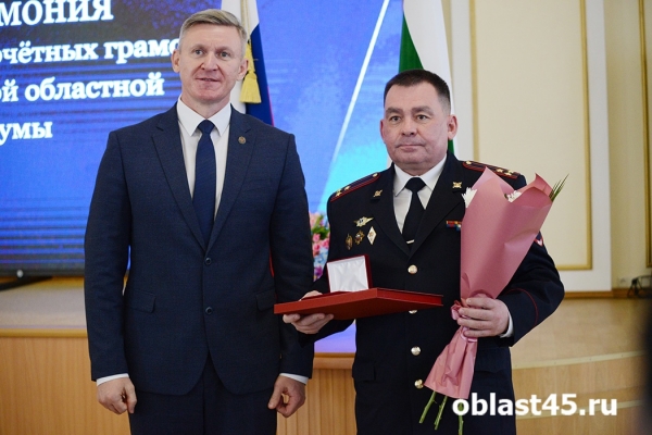Промышленникам, механизаторам и врачам вручили почетные грамоты Курганской облдумы 