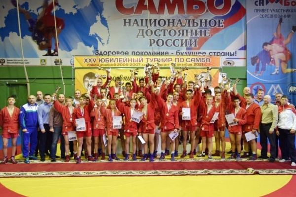 В Кургане состоялся турнир памяти самбистов Игоря Косарева и Алексея Тюнина В Кургане состоялся турнир памяти самбистов Игоря Косарева и Алексея Тюнина