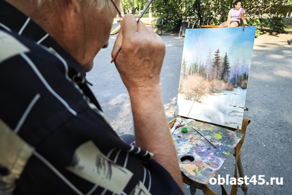 Курганцы в день рождения Василия Шукшина взялись за кисти Курганцы в день рождения Василия Шукшина взялись за кисти