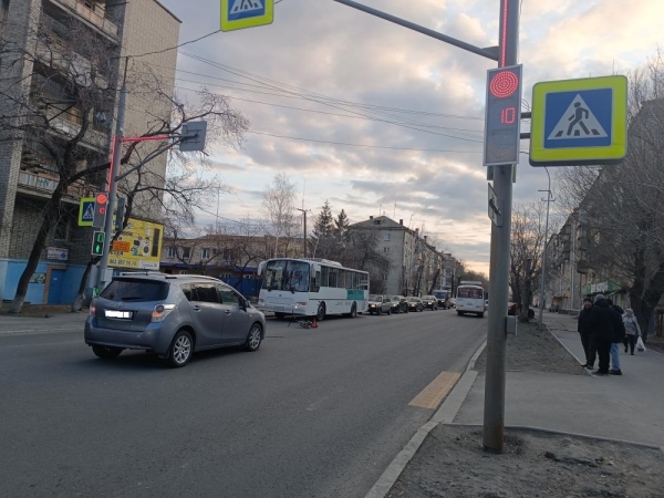 В Кургане под колёса «Тойоты» попал школьник на велосипеде В Кургане под колёса «Тойоты» попал школьник на велосипеде