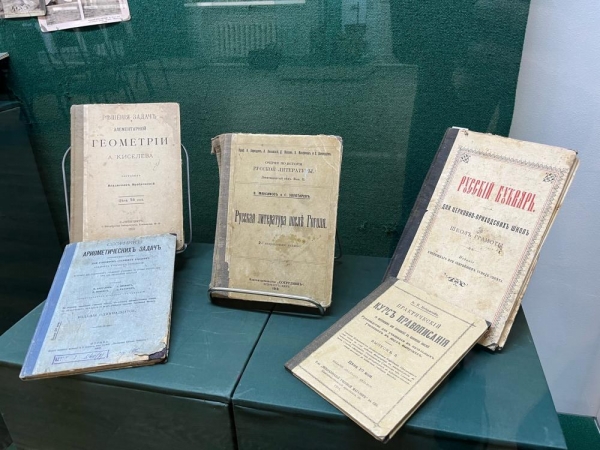 В прошлое через музейные экспонаты: в Кургане открылась выставка «Сюжеты прошлого» В прошлое через музейные экспонаты: в Кургане открылась выставка «Сюжеты прошлого»