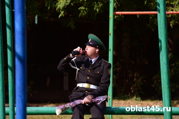 В Кургане впервые сели за парты 4796 первоклассников В Кургане впервые сели за парты 4796 первоклассников