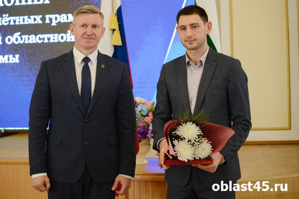 Промышленникам, механизаторам и врачам вручили почетные грамоты Курганской облдумы 