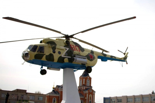 В Кургане открыли обелиск легендарному вертолету МИ-8 В Кургане открыли обелиск легендарному вертолету МИ-8