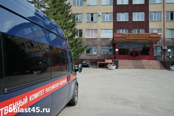 Курганец незаконно проник в дом местной жительницы и изнасиловал её
