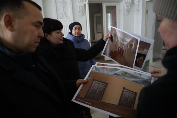 В курганском «Гулливере» заканчивают ремонт, а в драмтеатр привезли новые люстры В курганском «Гулливере» заканчивают ремонт, а в драмтеатр привезли новые люстры